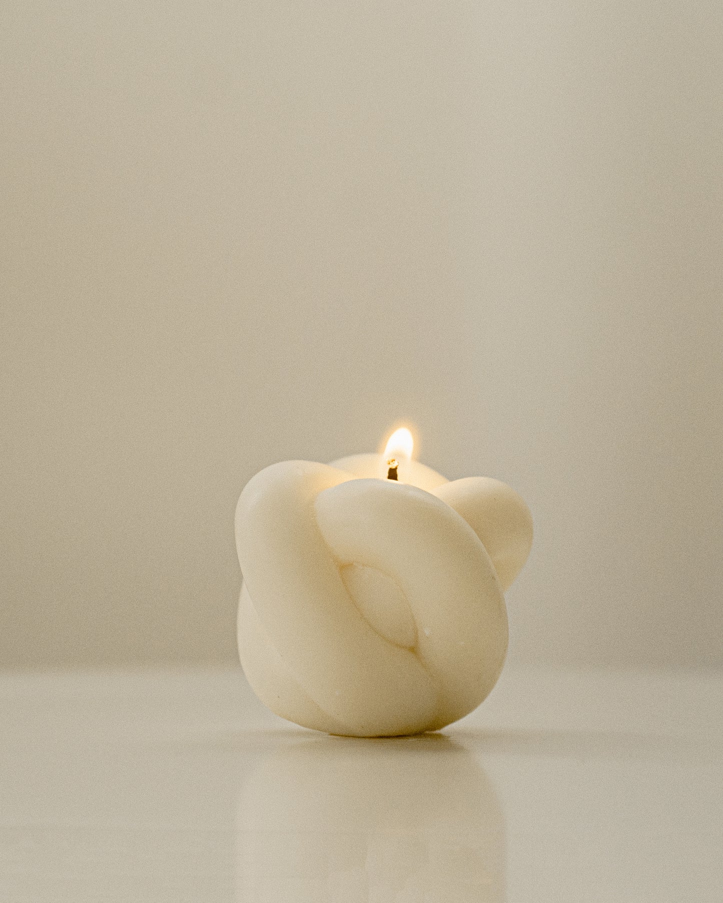 Nodo | Knot Shaped Soy Aromatherapy Candle for Home Decor, Bath, and Special Occasions